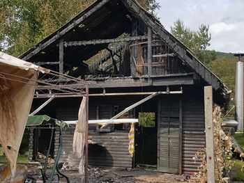Pomoč Sebastjanu pri obnovi hiše