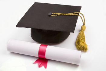 Razpis za sprejem in podaljšanje bivanja študentov visokošolskega študija v študentskih domovih in pri zasebnikih za študijsko leto 2017/2018