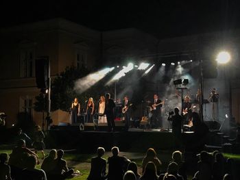 Izjemna zasedba Fauš Dur v parku