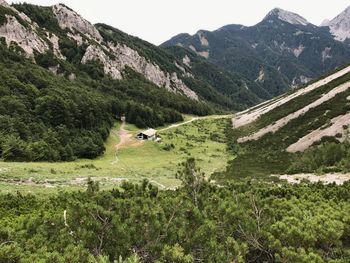 Na Zelenici odstranili nevarne, dotrajane in okoljsko zelo moteče nekdanje žičniške naprave Na Zelenici odstranili nevarne, dotrajane in okoljsko zelo moteče nekdanje žičniške naprave