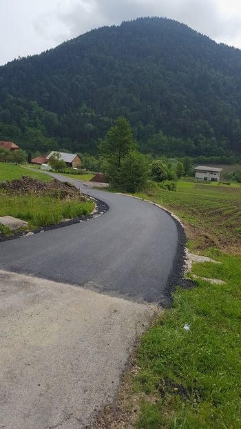 Preplastitev cest na Tolstem vrhu Preplastitev cest na Tolstem vrhu