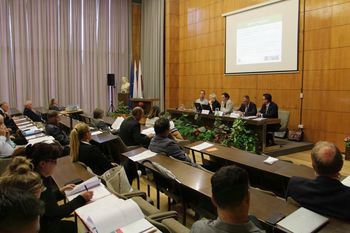 Gorenjski župani, gospodarstveniki in predstavniki nevladnih organizacij o razvojnih projektih in prioritetah regije 