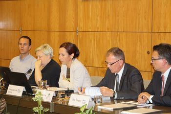 Gorenjski župani, gospodarstveniki in predstavniki nevladnih organizacij o razvojnih projektih in prioritetah regije 