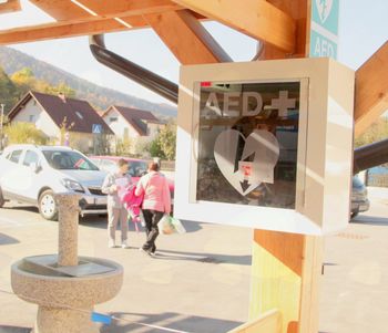 V občini Borovnica nameščeni dve napravi za oživljanje v primeru srčnega infrarkta
