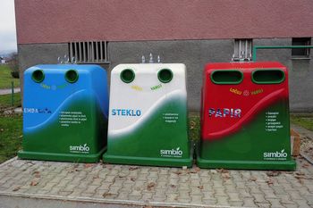 Kam z odpadki?