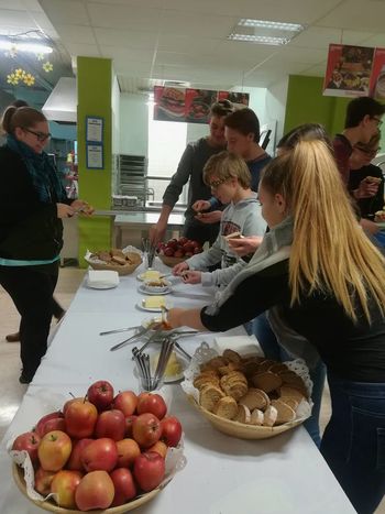 Tradicionalen slovenski zajtrk tudi na gimnaziji