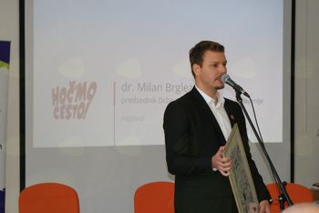 Govor koordinatorja Mladinske iniciative Aljaža Verhovnika Ambasadorji HOČMO CESTO, 20.11.2017 Govor koordinatorja Mladinske iniciative Aljaža Verhovnika Ambasadorji HOČMO CESTO, 20.11.2017