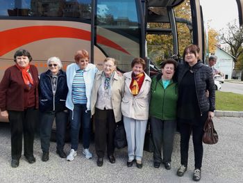 VESELE BABICE ODPOTOVALE NA DEBELI RTIČ VESELE BABICE ODPOTOVALE NA DEBELI RTIČ