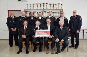 Zavarovalnica podarila ček