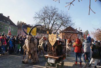 Parkljevanje na Ravnah z adventno tržnico