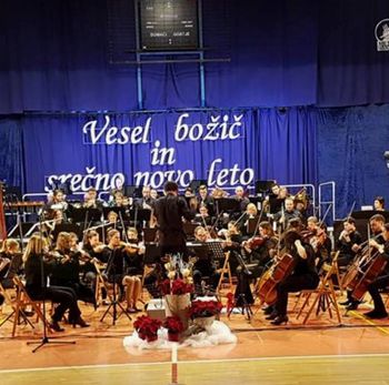 Božično-novoletni koncert Simfoničnega orkestra Glasbene šole Ravne na Koroškem in s koroškimi simfoniki in baletnimi plesalci 