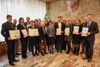 Občini Tržič podeljen certifikat Branju prijazna občina