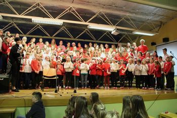BOŽIČNI KONCERT Z BAZARJEM