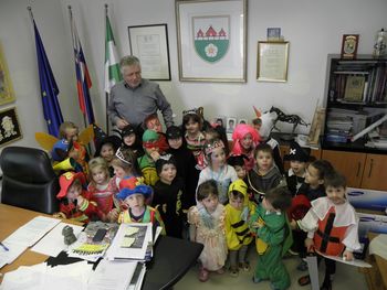 Pustni vrtec na obisku pri županu
