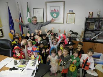 Pustni vrtec na obisku pri županu Pustni vrtec na obisku pri županu