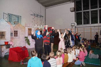Ogledalo, povej... komedija za male in velike