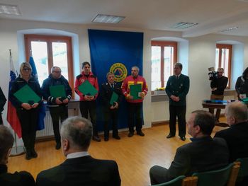 Bronasti znak Civilne zaščite v roke Jamarskemu klubu Temnica