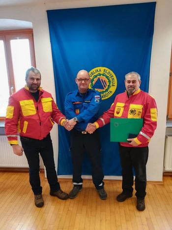 Bronasti znak Civilne zaščite v roke Jamarskemu klubu Temnica