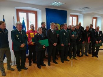 Bronasti znak Civilne zaščite v roke Jamarskemu klubu Temnica