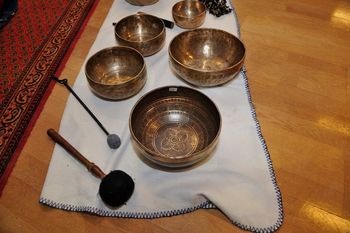 Gong in tibetanske sklede s Tajano Vrbnjak