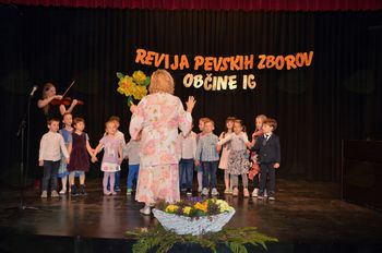 Zborovska pesem je odmevala na Golem