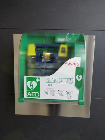 Defibrilator dostopen v NLB poslovalnici Ig Defibrilator dostopen v NLB poslovalnici Ig