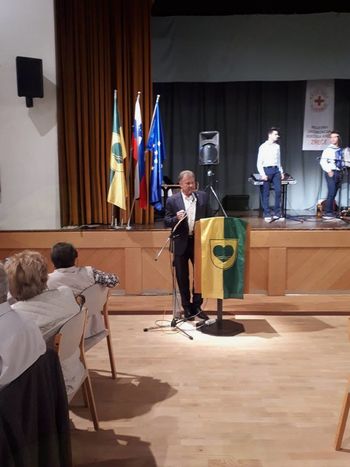 Srečanje  starejših in najmlajših krajanov v Zrečah