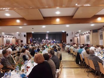 Srečanje  starejših in najmlajših krajanov v Zrečah