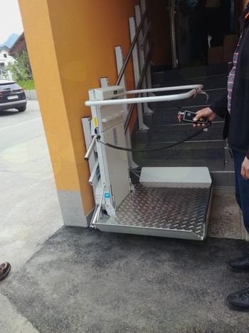 Dostopa za invalide v Podružnični šoli Kokra in v Vrtcu Čriček na Zgornji Beli