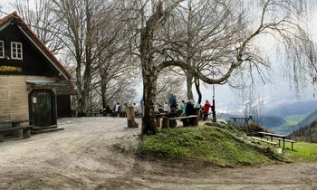 Sončki na Grmadi nad Ortnekom in Kamen vrhu nad Velikimi Laščami
