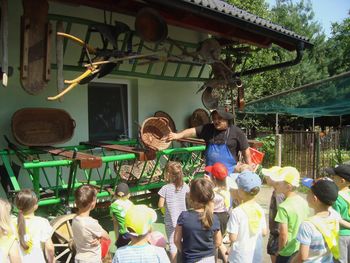 Vrtec Kidričevo: Obisk muzeja "Štalca" v Kungoti pri Ptuju