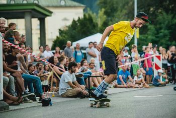 Mini ramp na Blejskem jezeru in osvajanje Guinnessovega svetovnega rekorda v hippie jumpu