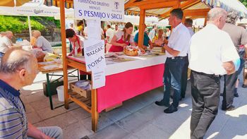 Predstavitev Mengša na tržnici v Domžalah