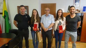 Sprejem odličnjakinj pri županu