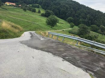 Sanacija plazu na javni poti Karo–Založnik in v križišču k hiši Lipa 12 A