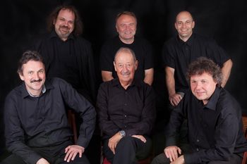 GLASBENO KLEPETAVI GREENTOWN JAZZ BAND NA ZADNJEM GLASBENEM VEČERU V TRŽIŠKEM MUZEJU V TEJ SEZONI GLASBENO KLEPETAVI GREENTOWN JAZZ BAND NA ZADNJEM GLASBENEM VEČERU V TRŽIŠKEM MUZEJU V TEJ SEZONI