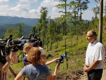 Sanacija gozdov po vetrolomu 2017 se uspešno zaključuje Sanacija gozdov po vetrolomu 2017 se uspešno zaključuje