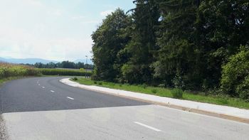 Površinska prevleka ceste na Spodnji Beli