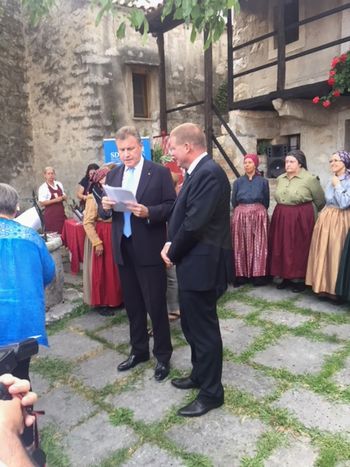 Jubilej Kraške ohceti obeležili brez poročnega para