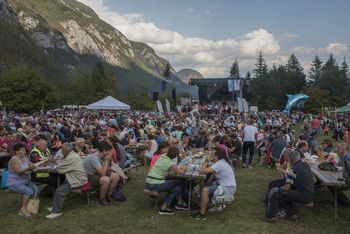 KRAVJI BAL V BOHINJU GOSTIL DOBRIH OSEM TISOČ OBISKOVALCEV IN REKORDNO ŠTEVILO KRAV