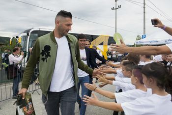 Veličastno nogometno vzdušje in plemenit namen