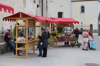 Prva Kmečka tržnica v Preddvoru uspela