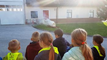 Šolarji na obisku pri gasilcih PGD Preddvor
