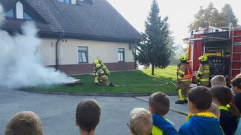 Šolarji na obisku pri gasilcih PGD Preddvor