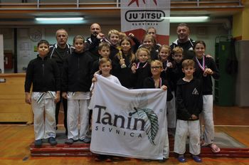 DBV IPPON SEVNICA V ČRNOMLJU, EKIPNO BRON IN SEDEM MEDALJ NA POKALU SLOVENIJE V JU JITSU