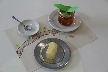 TRADICIONALNI SLOVENSKI ZAJTRK IN DVIG EKOZASTAVE