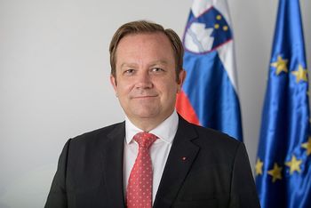 Minister za kulturo Dejan Prešiček v Občinski knjižnici Prebold