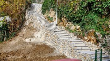 Obnovljeno stopnišče na Bregu