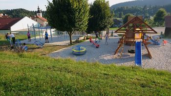 Večgeneracijsko igrišče Rakitna