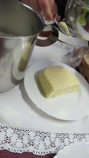 Slovenski zajtrk na tržnici v Logatcu